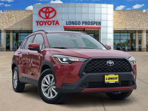 Certified 2022 Toyota Corolla Cross LE image 1