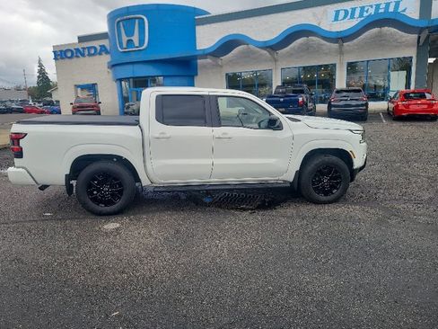 Used 2023 Nissan Frontier SV w/ Midnight Edition Package AWD/4WD image 6
