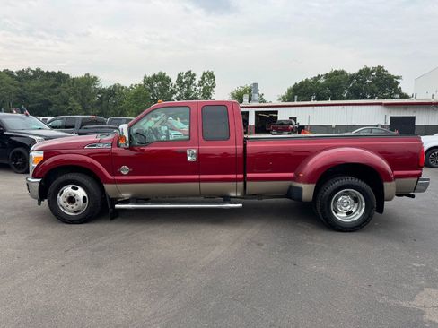 Used 2013 Ford F350 Lariat RWD image 2