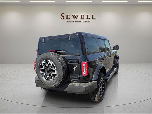 New 2025 Ford Bronco Outer Banks image 4