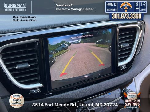 Used 2024 Chrysler Pacifica Touring-L FWD image 12