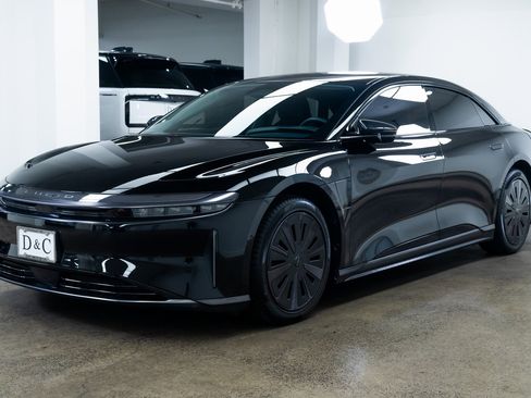 Used 2025 Lucid Air Touring image 3