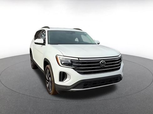 Used 2025 Volkswagen Atlas SE image 3