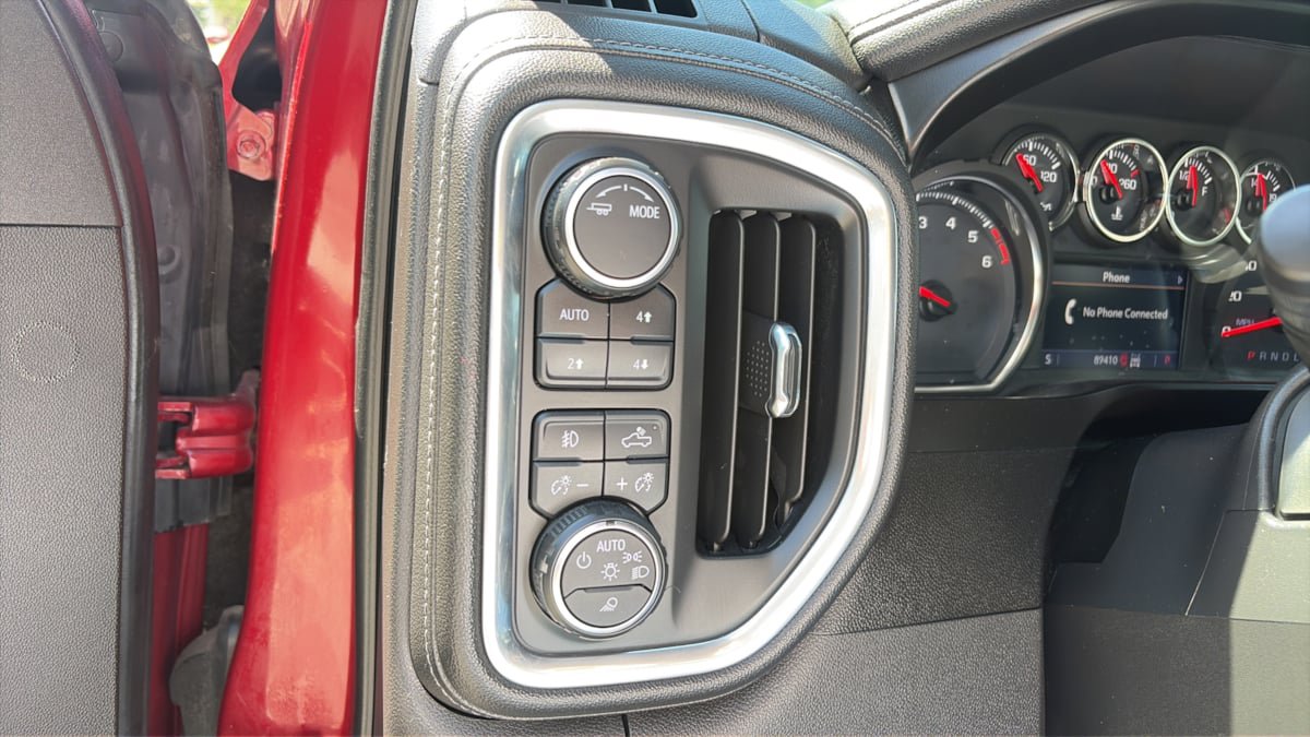 Used 2020 Chevrolet Silverado 1500 LTZ AWD/4WD image 20