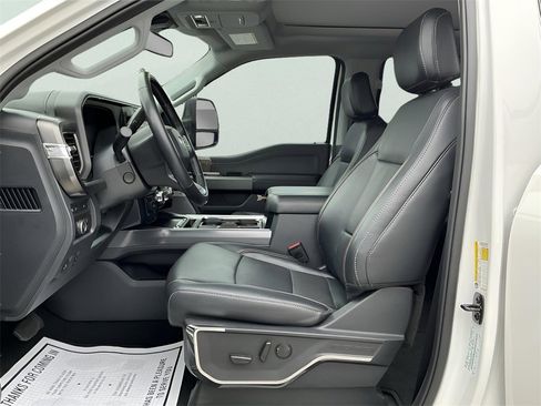 Certified 2024 Ford F250 Lariat w/ Black Appearance Package image 32