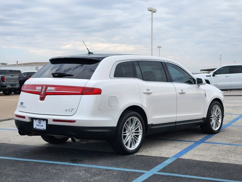 Used 2018 Lincoln MKT AWD w/ Technology Package image 7