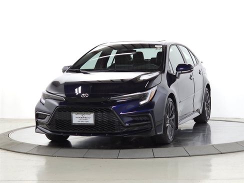Used 2023 Toyota Corolla XSE FWD image 3