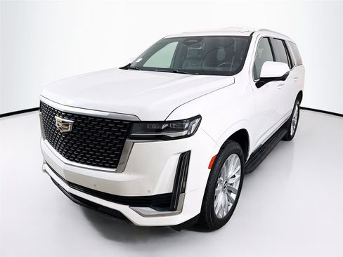 Used 2023 Cadillac Escalade Luxury image 3