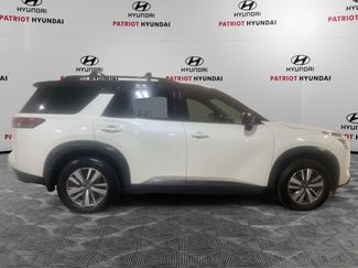 Used 2023 Nissan Pathfinder SL w/ Lighting Package (N92) video 3