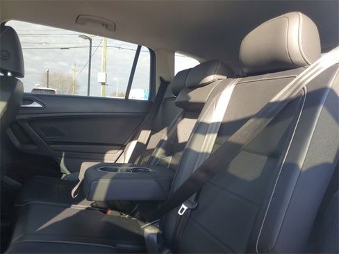 Used 2021 Volkswagen Tiguan SE image 28