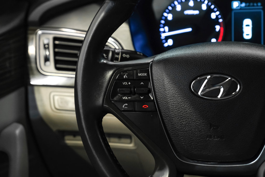 Used 2015 Hyundai Sonata Limited w/ Option Group 05 FWD image 17