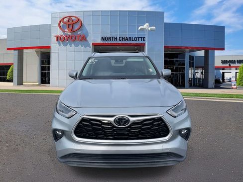 Used 2021 Toyota Highlander XLE image 5