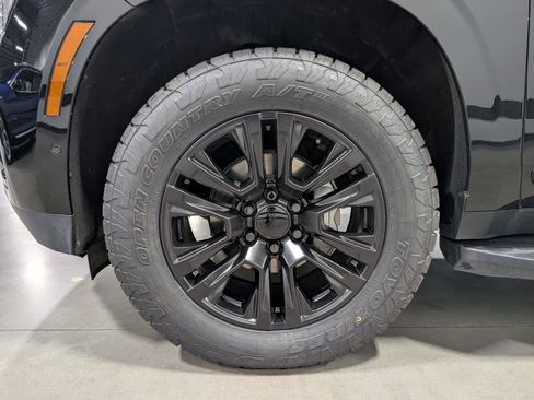Used 2025 GMC Yukon Denali AWD/4WD image 9