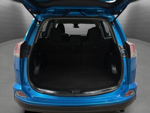 Used 2017 Toyota RAV4 LE FWD image 18