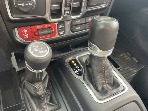 Used 2022 Jeep Wrangler Unlimited Rubicon w/ Xtreme Recon 35" Tire Package image 4