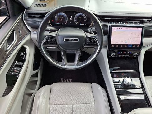 Used 2021 Jeep Grand Cherokee L Overland w/ Luxury Tech Group IV AWD/4WD image 10