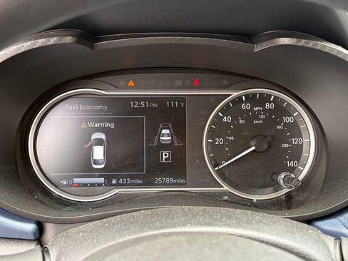 Used 2025 Nissan Versa SV FWD image 11