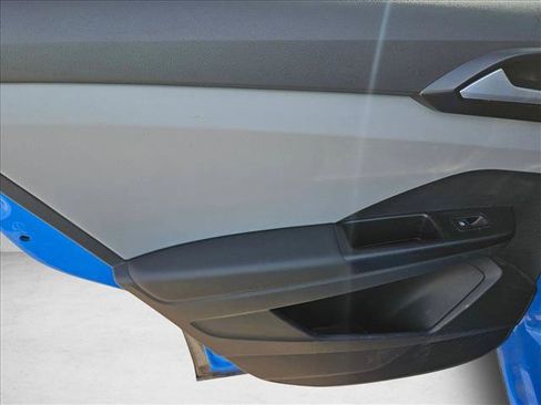 Used 2022 Volkswagen Taos SE image 9