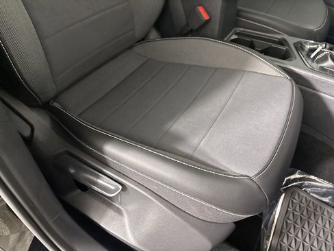 Used 2023 Volkswagen Taos SE w/ Panoramic Sunroof Package AWD/4WD image 27