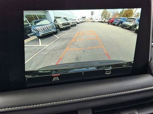 Used 2023 GMC Yukon SLT image 24