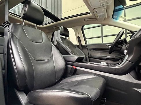 Used 2019 Ford Edge Titanium w/ Equipment Group 301A image 22