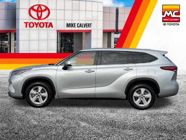 Used 2021 Toyota Highlander LE FWD image 5