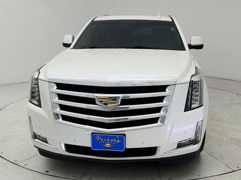 Used 2018 Cadillac Escalade ESV Luxury RWD image 2