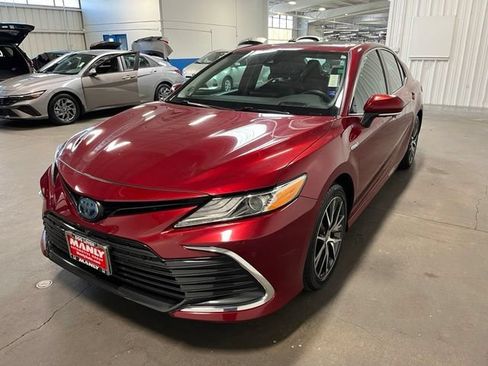 Used 2021 Toyota Camry XLE w/ Navigation Upgrade Package FWD image 7