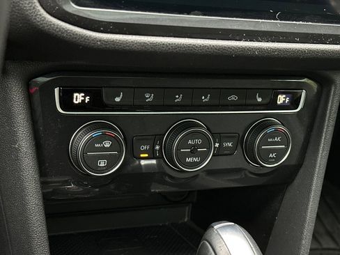 Used 2020 Volkswagen Tiguan SE image 24