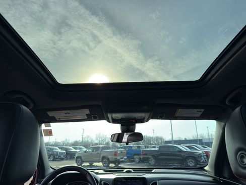 Used 2024 Chevrolet Equinox RS w/ RS Leather Package image 29