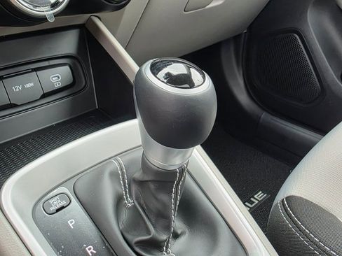 New 2025 Hyundai Venue SEL image 30