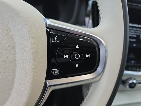 Used 2023 Volvo S60 B5 Plus w/ Climate Package image 17