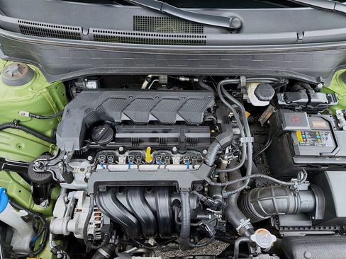 Used 2023 Hyundai Venue SEL image 28