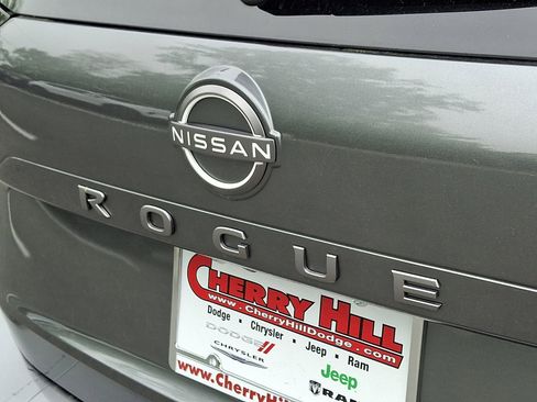 Used 2024 Nissan Rogue S AWD/4WD image 17