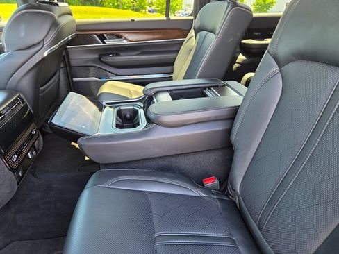 Certified 2022 Jeep Grand Wagoneer Series II AWD/4WD image 12