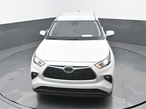 Used 2022 Toyota Highlander LE image 31