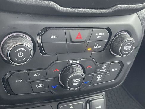 Certified 2023 Jeep Renegade Latitude image 4