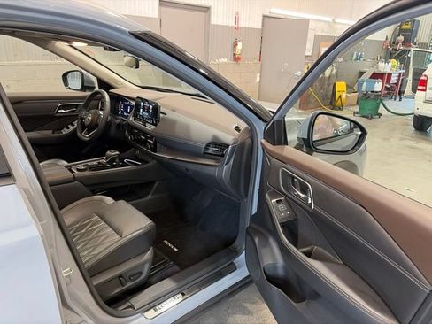 Certified 2022 Nissan Rogue Platinum w/ Head-Up Display Package AWD/4WD image 15