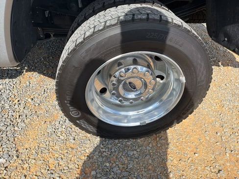 Used 2024 Ford F450 Platinum w/ FX4 Off-Road Package image 7