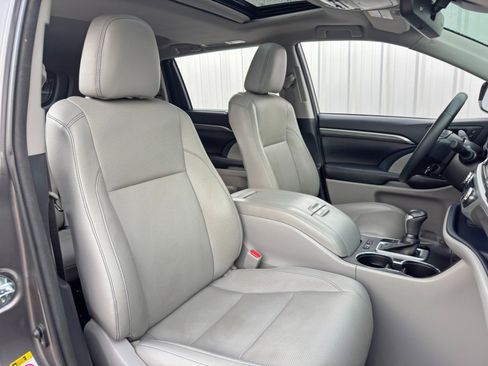 Used 2018 Toyota Highlander Limited image 37