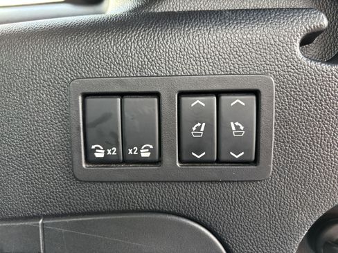 Used 2018 Cadillac Escalade ESV Platinum image 22