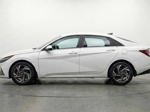 Used 2025 Hyundai Elantra SEL FWD image 5