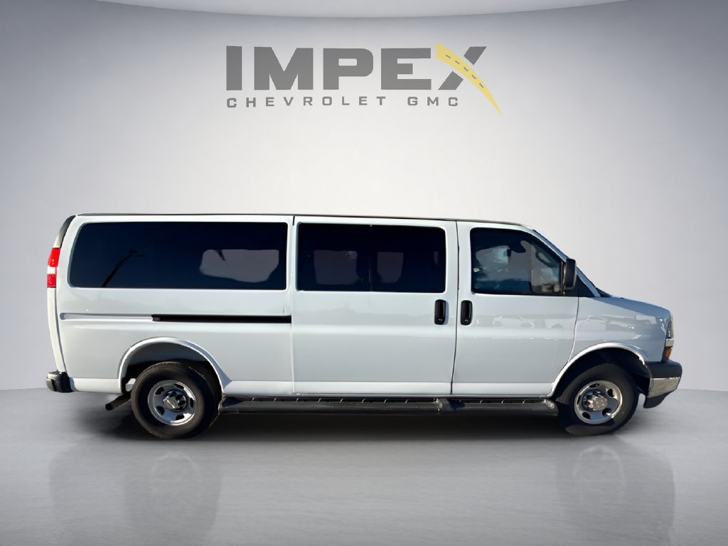 Used 2025 Chevrolet Express 3500 LT w/ LT Preferred Equipment Group RWD image 6
