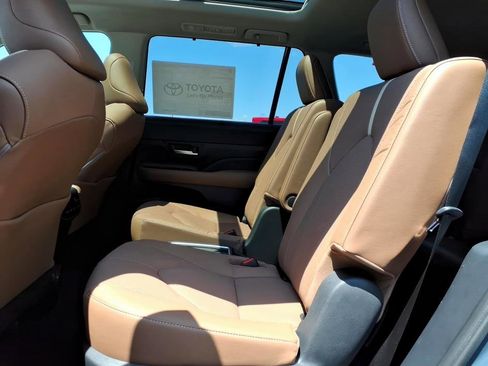 New 2026 Toyota Grand Highlander AWD image 9