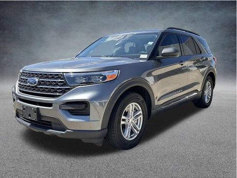 Used 2023 Ford Explorer XLT RWD image 4