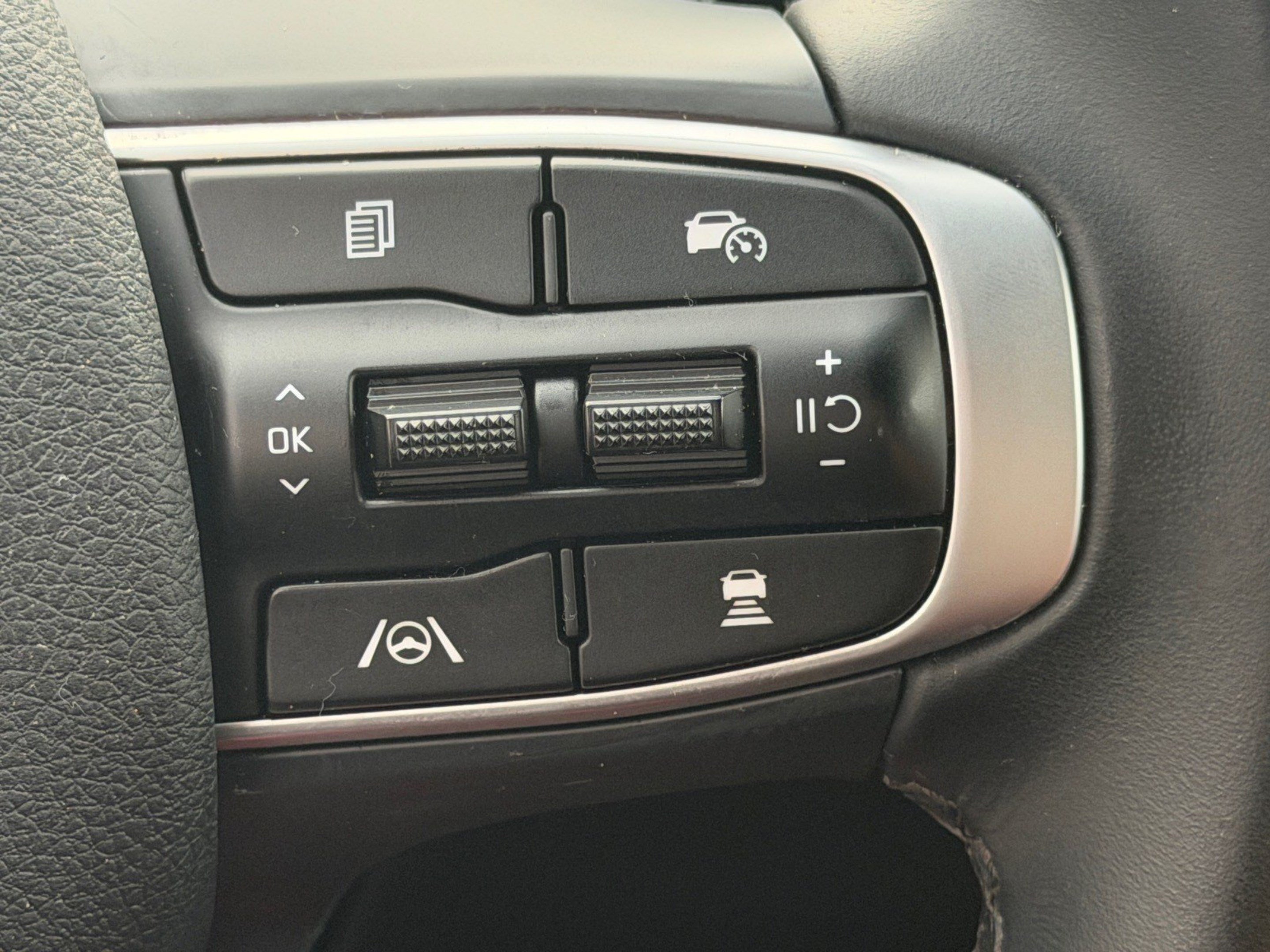 Used 2025 Kia K5 GT-Line w/ GT-Line Premium Package FWD image 34