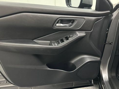 Used 2024 Nissan Rogue SV AWD/4WD image 13