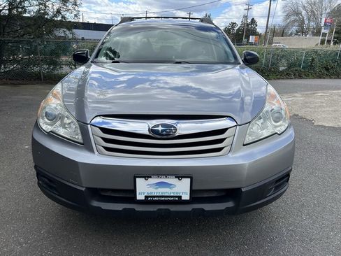 Used 2010 Subaru Outback 2.5i image 6