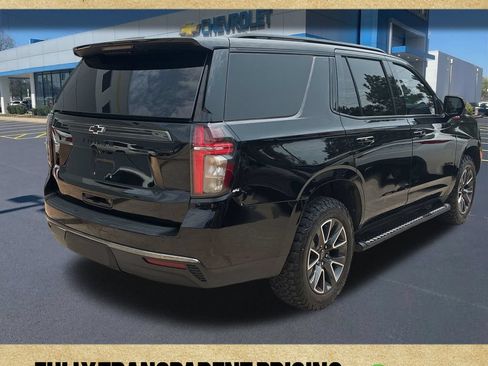 Used 2022 Chevrolet Tahoe Z71 w/ Luxury Package AWD/4WD image 5