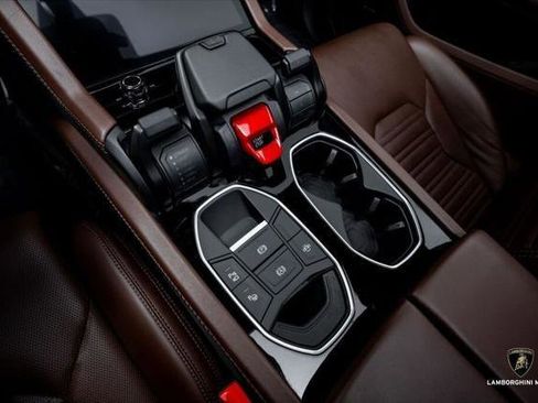 Used 2025 Lamborghini Urus SE AWD/4WD image 31